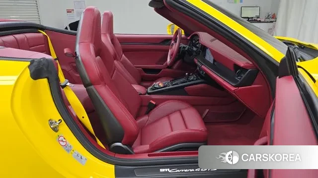 Porsche 911(992) 2023 Желтый из Кореи, фото 2