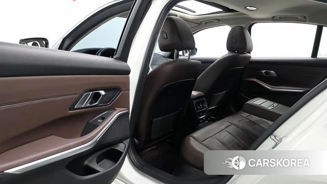 BMW 3 Series (G20) 2019 Белый из Кореи, фото 2
