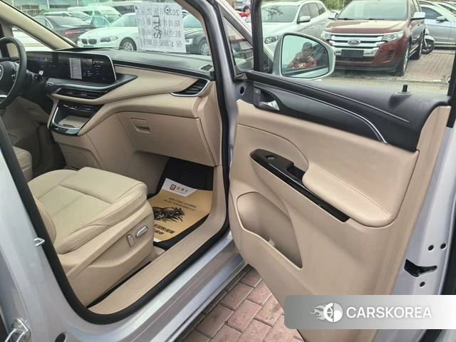 Buick GL8 PHEV 2025 Серебристо-серый из Китая, фото 2