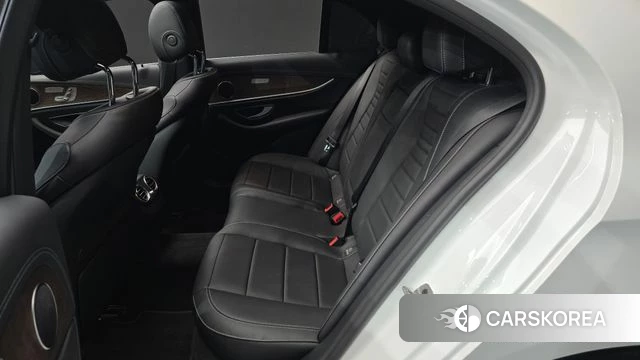 Mercedes-Benz E-Class W213 2022 Белый из Кореи, фото 2