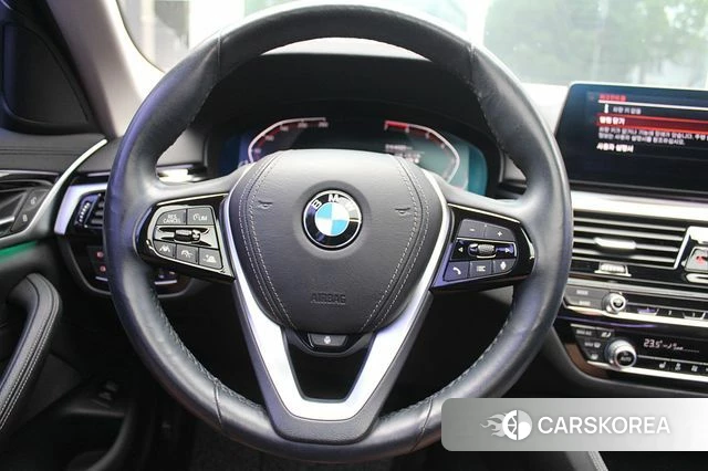BMW 5 Series (G30) 2020 Белый из Кореи, фото 2