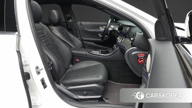 Mercedes-Benz E-Class W213 2022 Белый из Кореи, фото 2