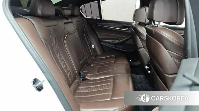 BMW 5 Series (G30) 2018 Белый из Кореи, фото 2