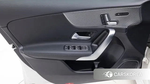 Mercedes-Benz A-Class W177 2024 Белый из Кореи, фото 2