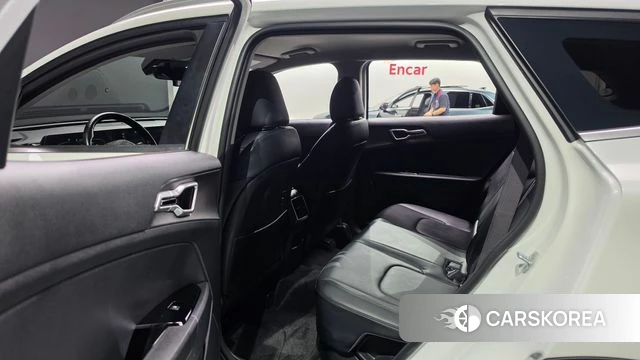 Kia Sportage 5th Generation Hybrid 2022 Белый из Кореи, фото 2