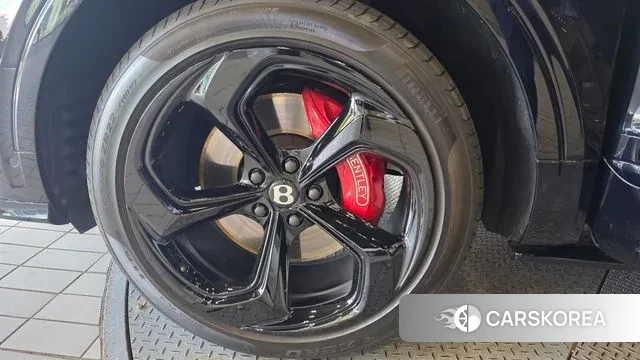 Bentley Bentayga 2024 Черный из Кореи, фото 2