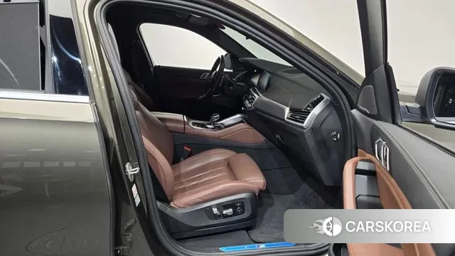 BMW X6 (G06) 2023 Песочный из Кореи, фото 2