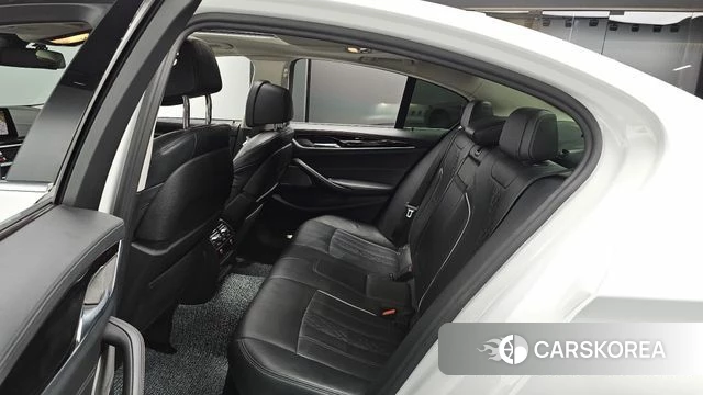 BMW 5 Series (G30) 2020 Белый из Кореи, фото 2