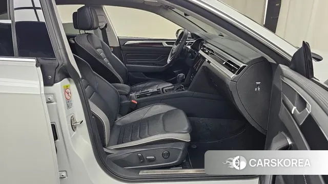 Volkswagen Arteon 2023 Белый из Кореи, фото 2