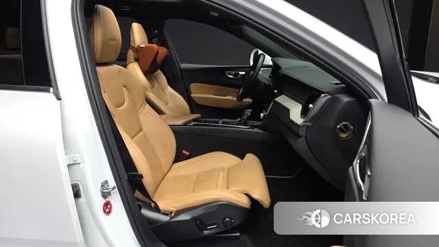 Volvo XC60 second Generation 2019 Белый из Кореи, фото 2