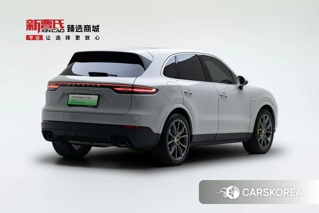 Porsche Cayenne E-Hybrid 2023 Серебристо-серый из Китая, фото 2
