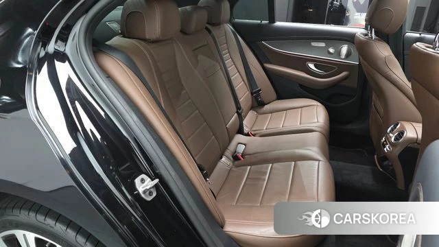 Mercedes-Benz E-Class W213 2023 Черный из Кореи, фото 2