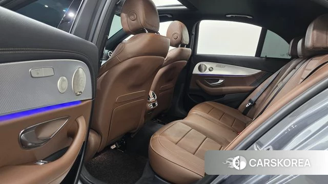 Mercedes-Benz E-Class W213 2021 Серый из Кореи, фото 2