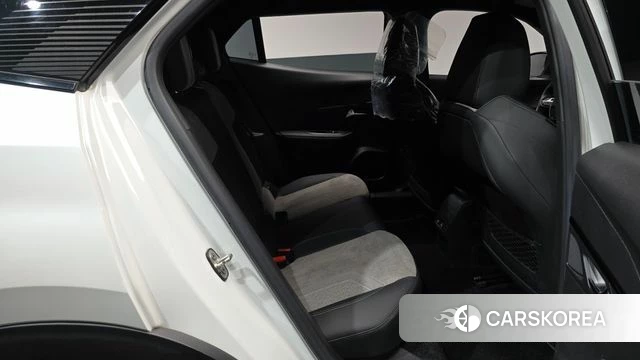 Peugeot e-2008 second generation 2021 Белый из Кореи, фото 2