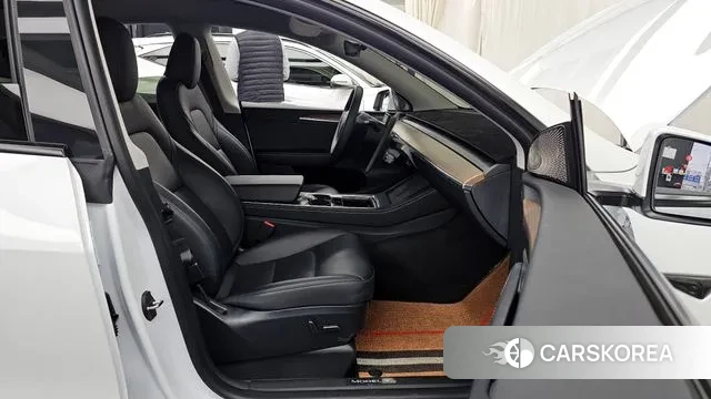 Tesla Model Y 2024 Белый из Кореи, фото 2