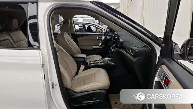 Ford Explorer 6th Generation 2022 Белый из Кореи, фото 2