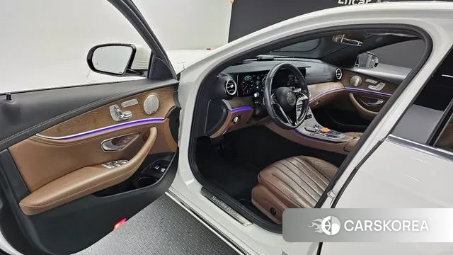 Mercedes-Benz E-Class W213 2022 Белый из Кореи, фото 2