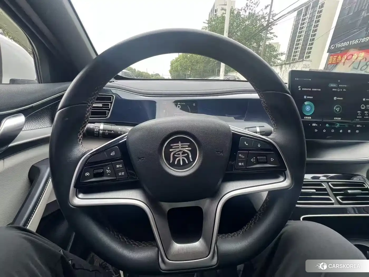 BYD Qin Yuan 2023 Белый из Китая, фото 2