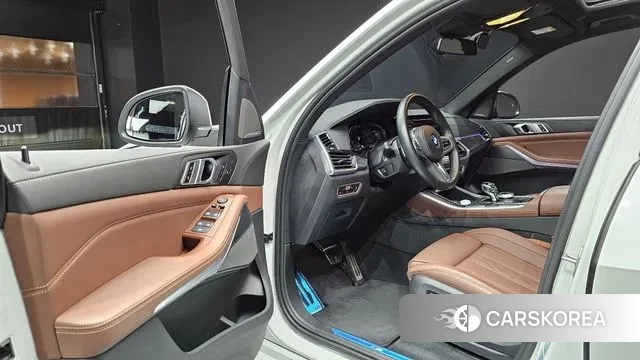 BMW X5 (G05) 2023 Белый из Кореи, фото 2