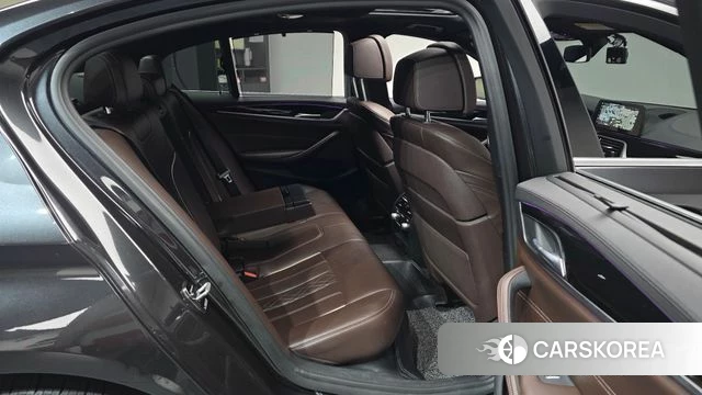BMW 5 Series (G30) 2018 Серый из Кореи, фото 2
