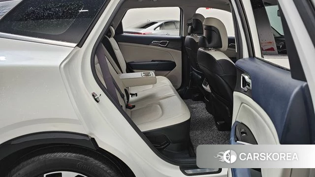 Kia Sportage 5th Generation Hybrid 2023 Белый из Кореи, фото 2