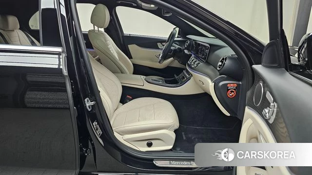 Mercedes-Benz E-Class W213 2023 Черный из Кореи, фото 2