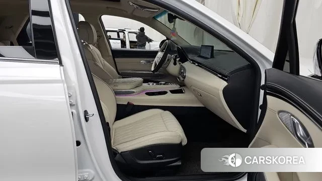 Genesis GV70 2023 Белый из Кореи, фото 2