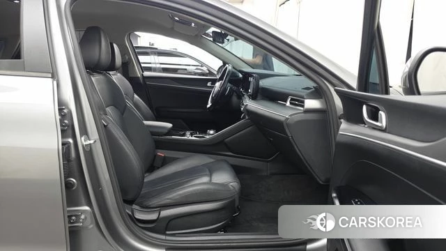 Kia K5 3rd generation 2022 Серебристо-серый из Кореи, фото 2