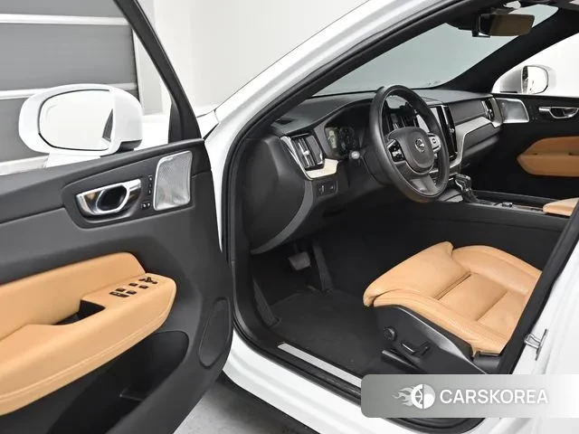 Volvo XC60 second Generation 2020 Белый из Кореи, фото 2