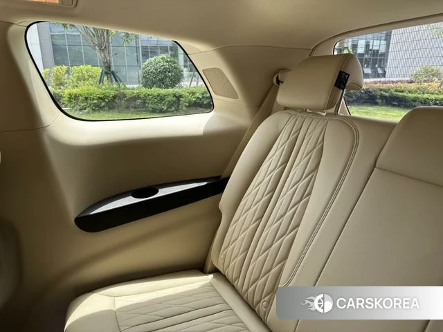 Buick GL8 2023 Белый из Китая, фото 2