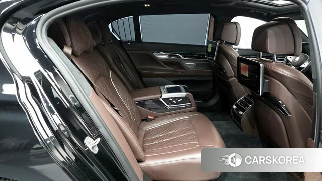 BMW 7 Series (G11) 2021 Черный из Кореи, фото 2