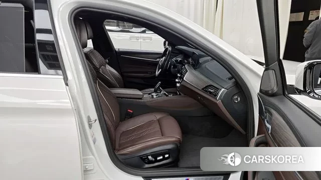 BMW 5 Series (G30) 2020 Белый из Кореи, фото 2