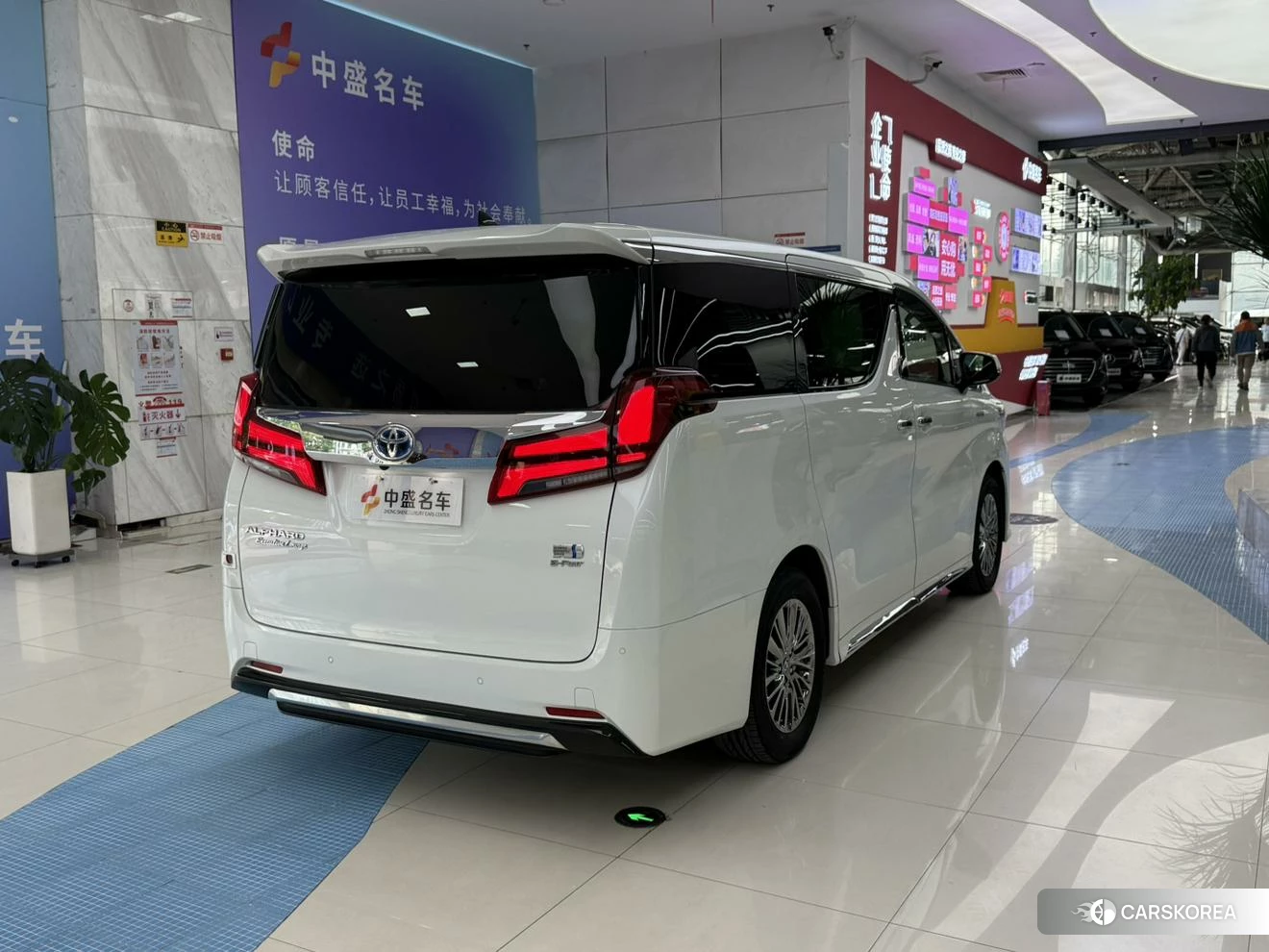 Toyota Elfa 2021 Белый из Китая, фото 2