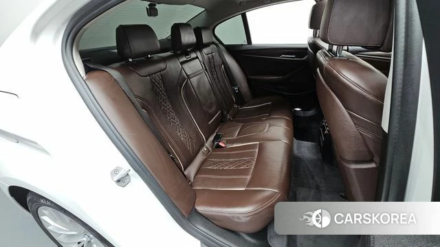 BMW 5 Series (G30) 2018 Белый из Кореи, фото 2