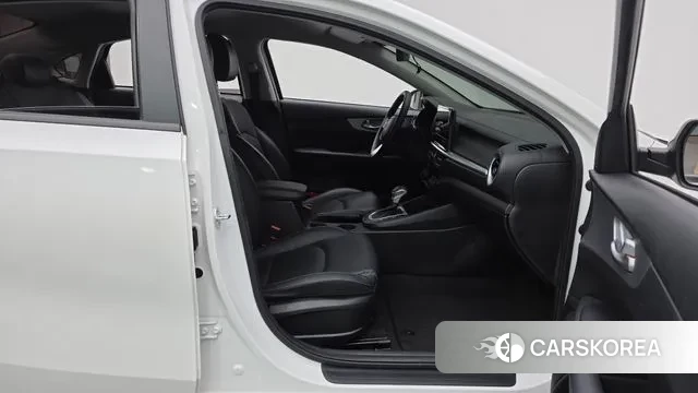 Kia The New K3 2nd generation 2021 Белый из Кореи, фото 2