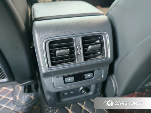 Audi Q5L Sportback 2022 Черный из Китая, фото 2