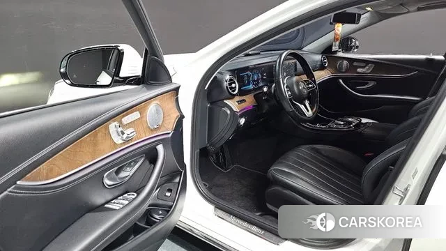 Mercedes-Benz E-Class W213 2019 Белый из Кореи, фото 2