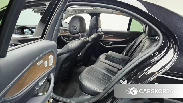 Mercedes-Benz E-Class W213 2018 Черный из Кореи, фото 2