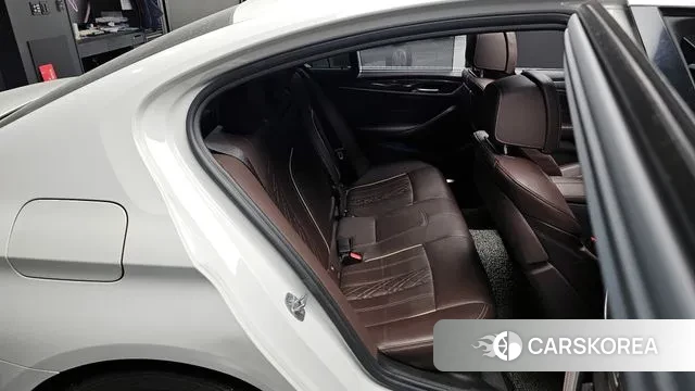 BMW 5 Series (G30) 2019 Белый из Кореи, фото 2