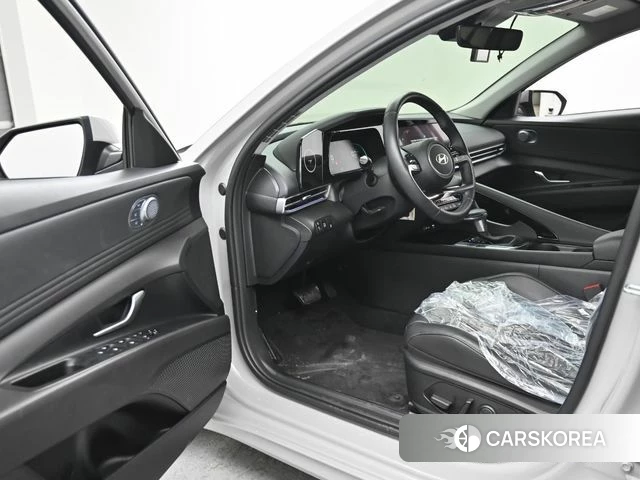 Hyundai The New Avante Hybrid (CN7) 2023 Серебристо-серый из Кореи, фото 2