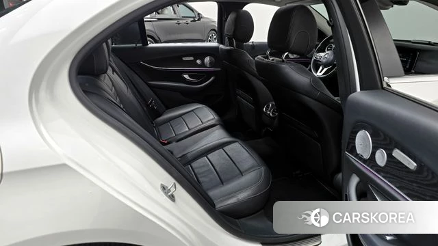 Mercedes-Benz E-Class W213 2018 Белый из Кореи, фото 2