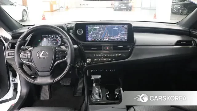 Lexus ES300h 7th generation 2024 Белый из Кореи, фото 2