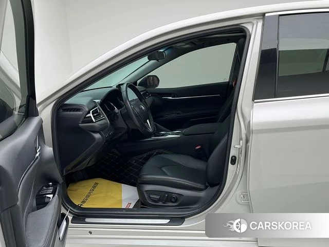 Toyota Camry 2021 Темно-серый из Китая, фото 2
