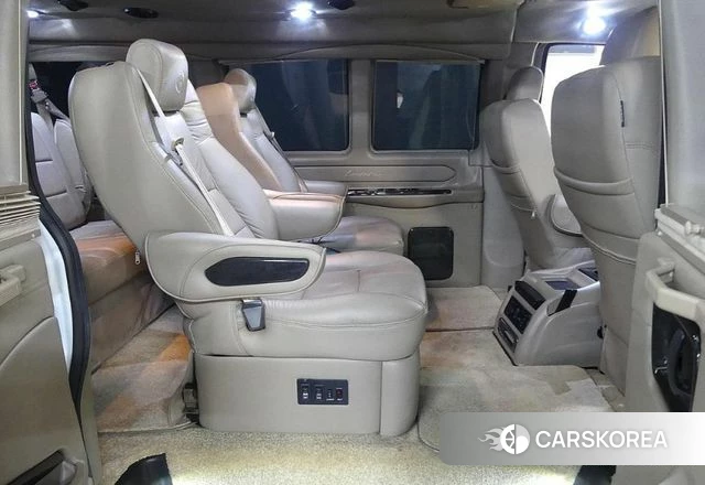 Chevrolet Express Van 2019 Белый из Кореи, фото 2