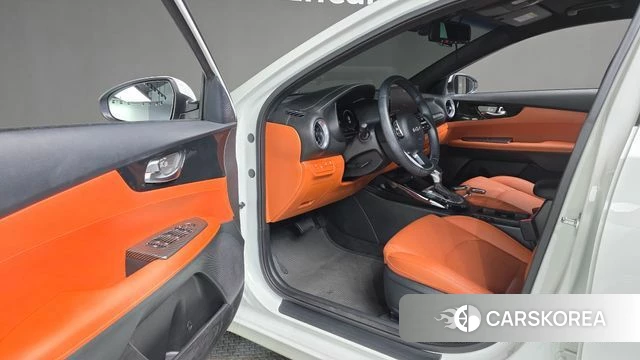 Kia The New K3 2nd generation 2022 Белый из Кореи, фото 2