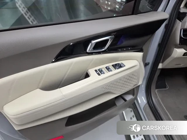 Kia The New Carnival 4th Generation 2025 Серебристо-серый из Кореи, фото 2