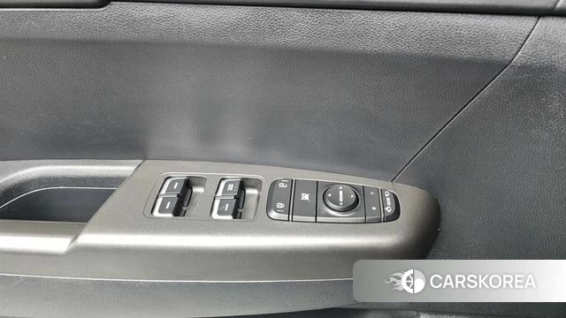 Kia Sportage The Bold 2021 Серебряный из Кореи, фото 2