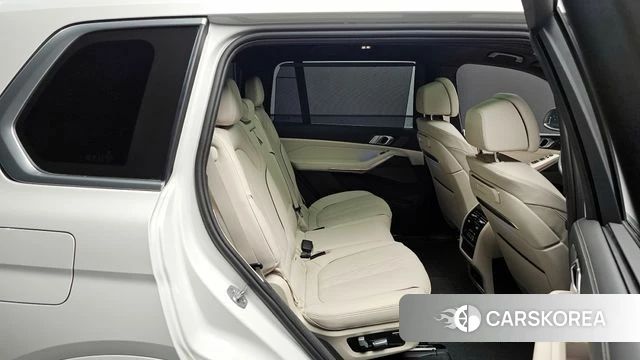 BMW X7 (G07) 2025 Белый из Кореи, фото 2