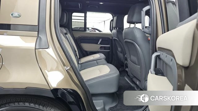 Land Rover Defender (L663) 2023 Коричневый из Кореи, фото 2