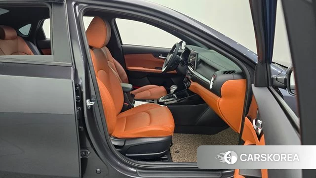 Kia The New K3 2nd generation 2024 Серый из Кореи, фото 2